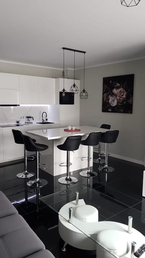 Apartament HAPPY 11 - BASEN & KORT TENISOWY, OCHRONA 24h - 3 sypialnie, dla maksymalnie 8 osób Apartment in West Pomeranian Voivodeship, Poland