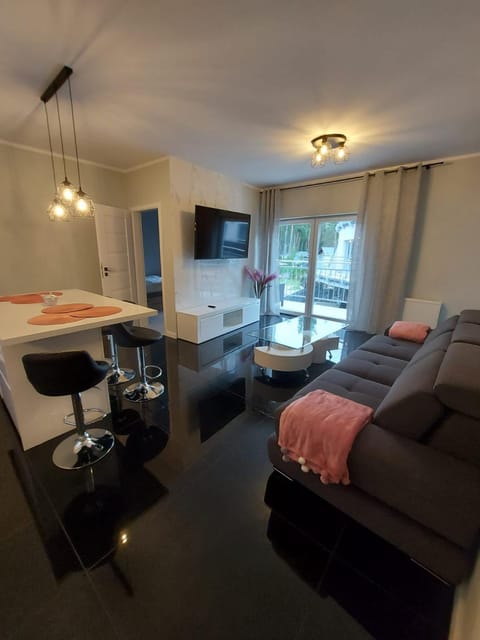 Apartament HAPPY 11 - BASEN & KORT TENISOWY, OCHRONA 24h - 3 sypialnie, dla maksymalnie 8 osób Apartment in West Pomeranian Voivodeship, Poland
