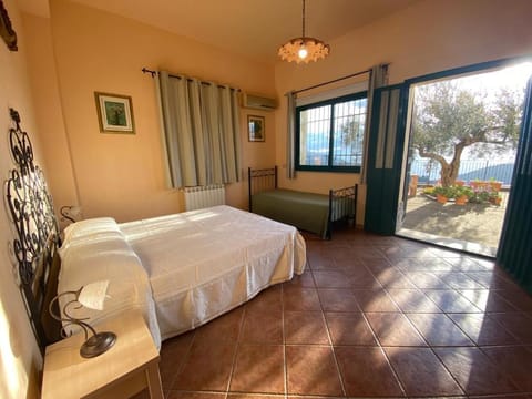 Bed, View (from property/room), Balcony/Terrace, Photo of the whole room, Bedroom