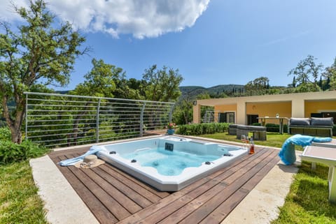 Hot Tub, Swimming pool