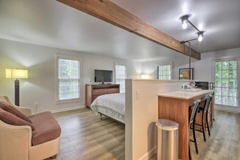 Riverdale Studio about 18 Mi to Downtown Atlanta! Apartment in Riverdale