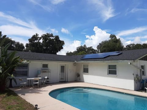 SPACIOUS POOL HOME in North FL House in Keystone Heights