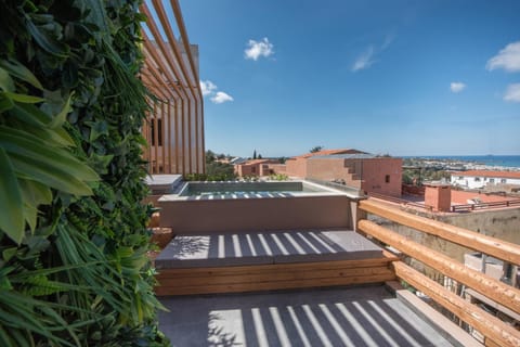 Balcony/Terrace, City view, Swimming pool