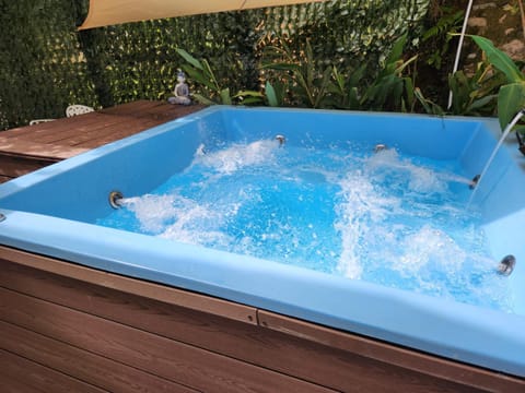 Hot Tub, Hot Tub, Swimming pool, Swimming pool