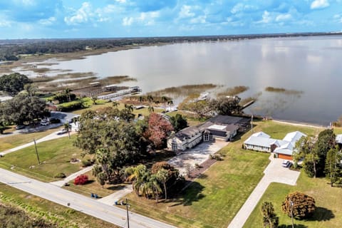 Lake Hamilton VI - Pool and Backyard Oasis House in Wesley Chapel