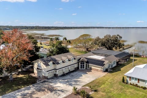 Lake Hamilton VI - Pool and Backyard Oasis House in Wesley Chapel