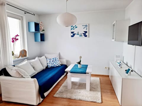 Communal lounge/ TV room, TV and multimedia, Living room, Seating area, Evening entertainment