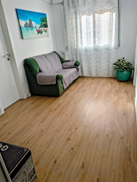 AEROPUERTO BARCELONA -Mi colibrí Vacation rental in Barcelona