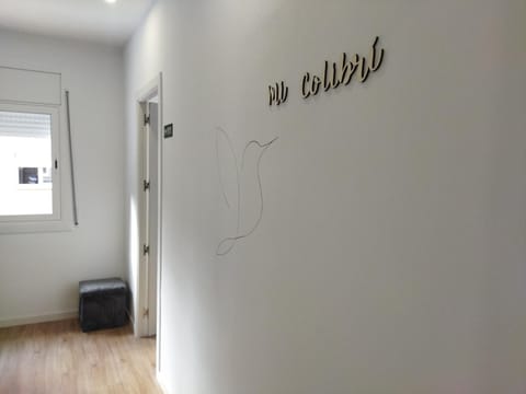 Living room, Text overlay