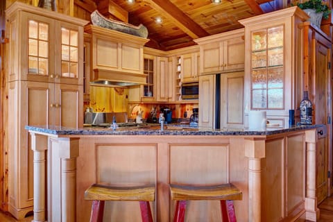 Hilltop Hideaway House in Highlands