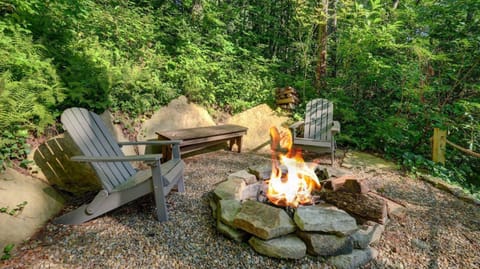 Mountain Laurel Tree House House in Highlands