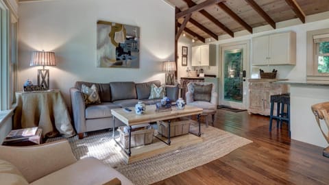 Mountain Laurel Tree House House in Highlands