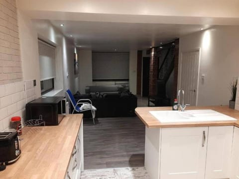 Kitchen or kitchenette, Living room