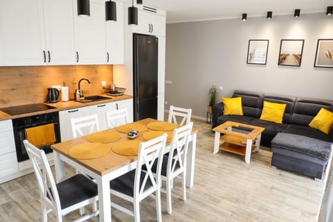 Living room, Seating area, Dining area, stove