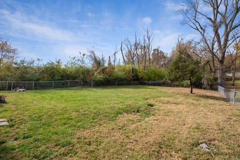 Cozy house to call home away from home House in Maryland Heights