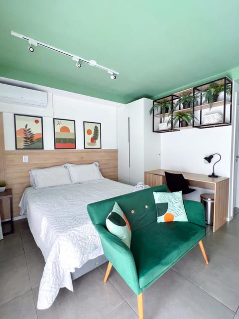 Bed, Photo of the whole room, Seating area, Bedroom