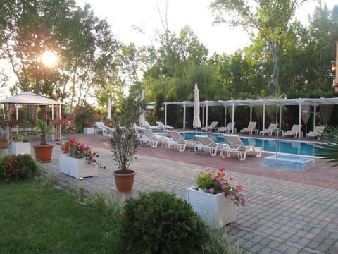 Swimming pool