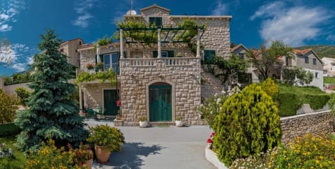 Property building, Facade/entrance, Off site