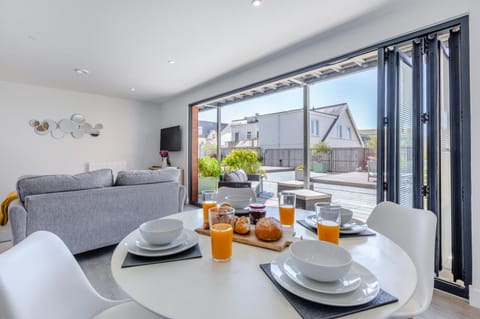 Balcony/Terrace, Living room, Seating area, Dining area