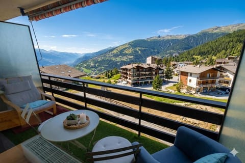 Balcony/Terrace, Mountain view