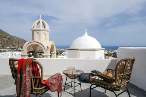 Patio, Nearby landmark, Day, Natural landscape, Summer, View (from property/room), Balcony/Terrace, Seating area, Dining area, City view, Mountain view, Sea view