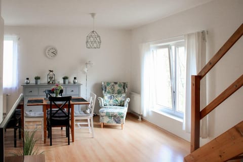 Living room, Seating area, Communal kitchen