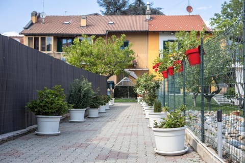 Patio, Facade/entrance