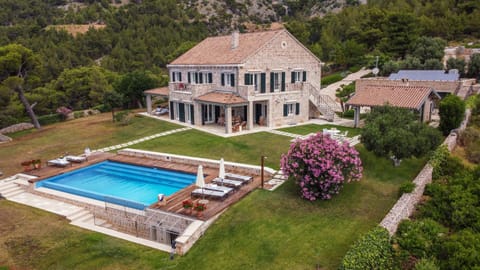 Property building, Day, Bird's eye view