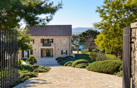 Property building, Patio, Facade/entrance