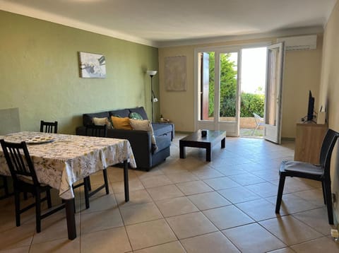 Living room, Dining area, air conditioner