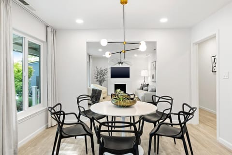 View (from property/room), Seating area, Dining area