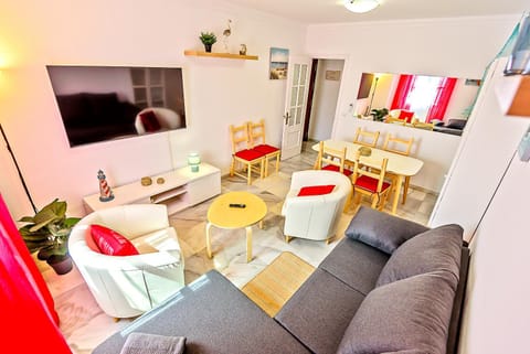 TV and multimedia, Living room, Seating area, Dining area