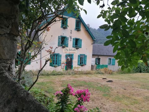 Property building, Restaurant/places to eat