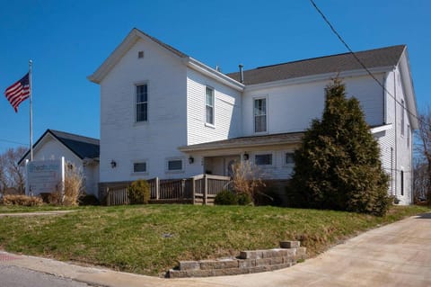 Spacious Home Near Ark, Perfect for 12 Guests House in Williamstown