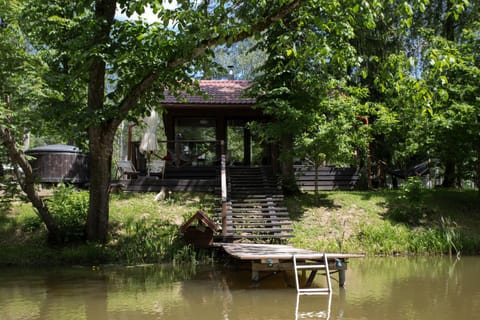 Patio, BBQ facilities, Garden, Hot Tub, Lake view