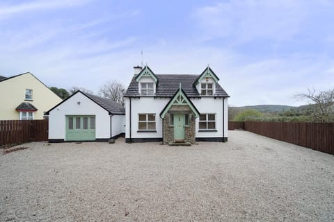 Spacious Coastal Accommodation with Games Room - Sleeps 10 House in County Donegal