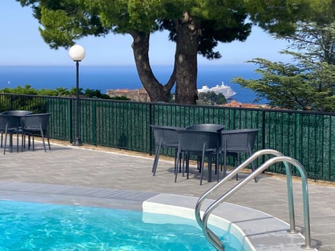 Sea view, Swimming pool