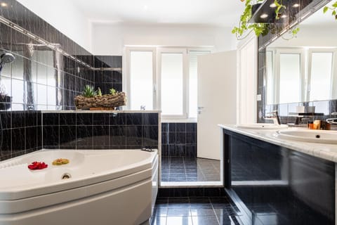 Hot Tub, Bathroom, Bath