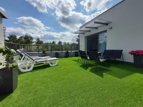 Property building, Patio, Garden, Balcony/Terrace, Balcony/Terrace