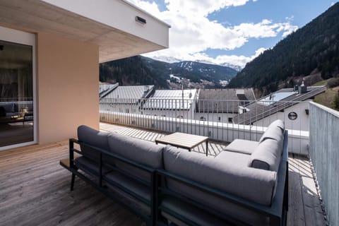 Balcony/Terrace, Mountain view