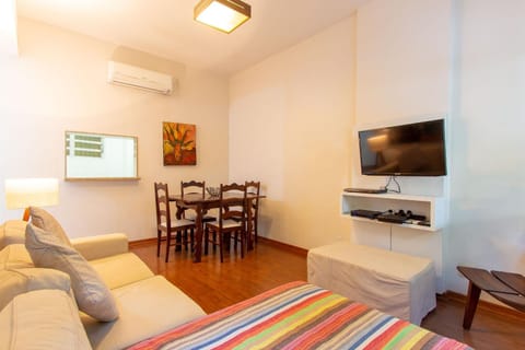 Communal lounge/ TV room, People, Summer, TV and multimedia, Living room, Dining area, Guests, Street view, Seasons, group of guests, Family