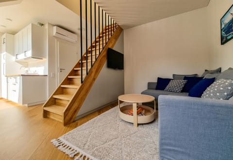 TV and multimedia, Living room, air conditioner