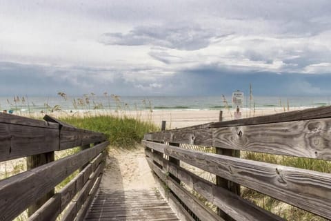 Bella Luna 1009 - Luxury Bayfront 3bd/3ba Apartment in Ono Island