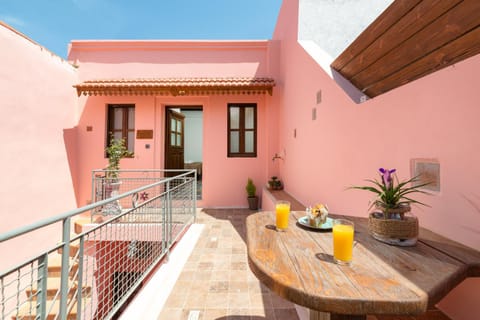 Patio, Facade/entrance, Balcony/Terrace