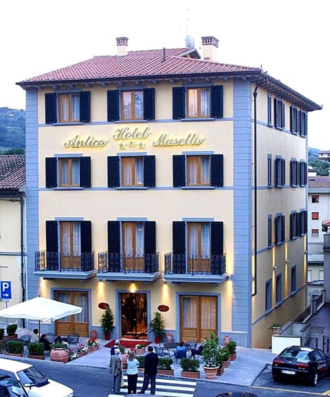 Facade/entrance