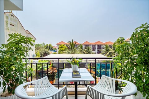 View (from property/room), Balcony/Terrace, City view