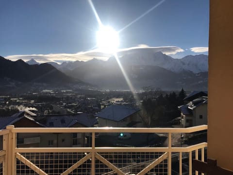 Balcony/Terrace, Mountain view