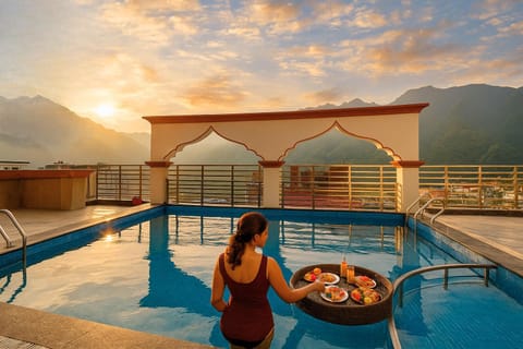 Day, People, Natural landscape, Food and drinks, Food, Mountain view, Pool view, Swimming pool, group of guests