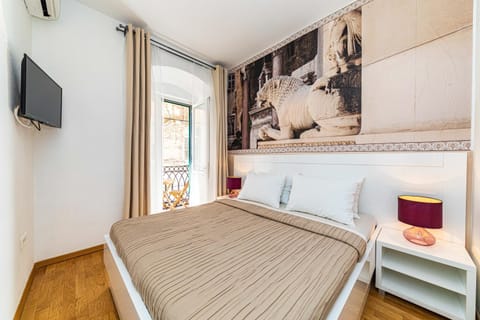 Bed, Balcony/Terrace, Bedroom