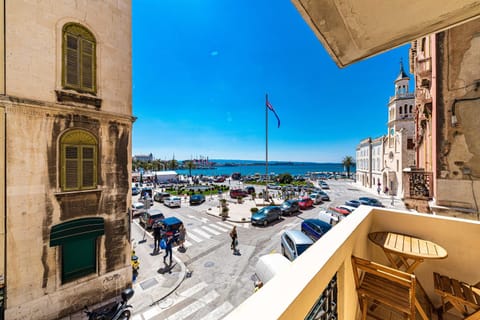 Balcony/Terrace, City view, Sea view, Street view